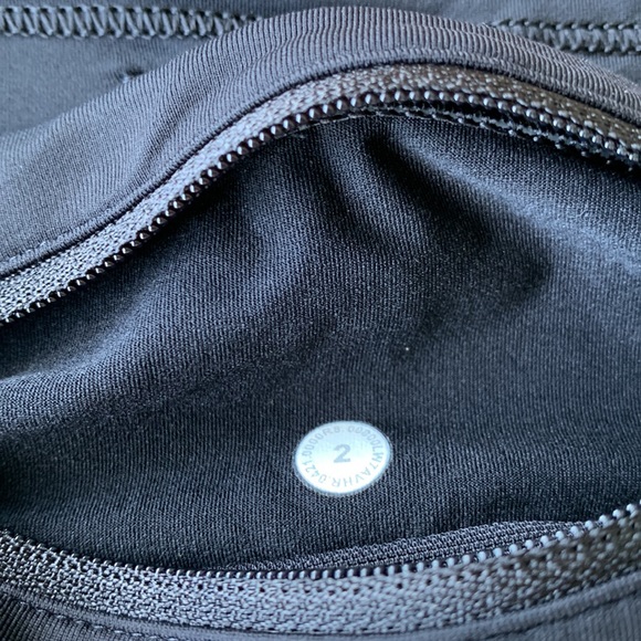 Lululemon NWOT speed shorts size 2. - Picture 4 of 5